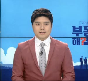 보도 프로그램을 진행하는 김형기 대표